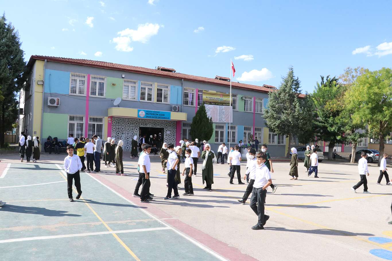 Öğrenciler imam hatip okullarından ve eğitiminden memnunlar Öğrenciler imam hatip okullarından ve eğitiminden memnunlar